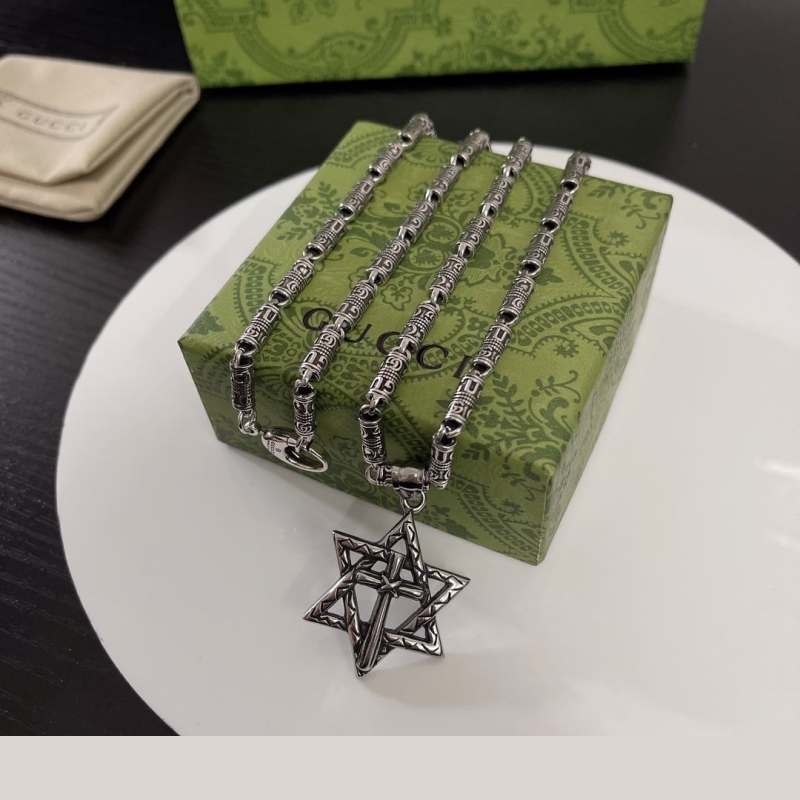 G*u*i necklaces